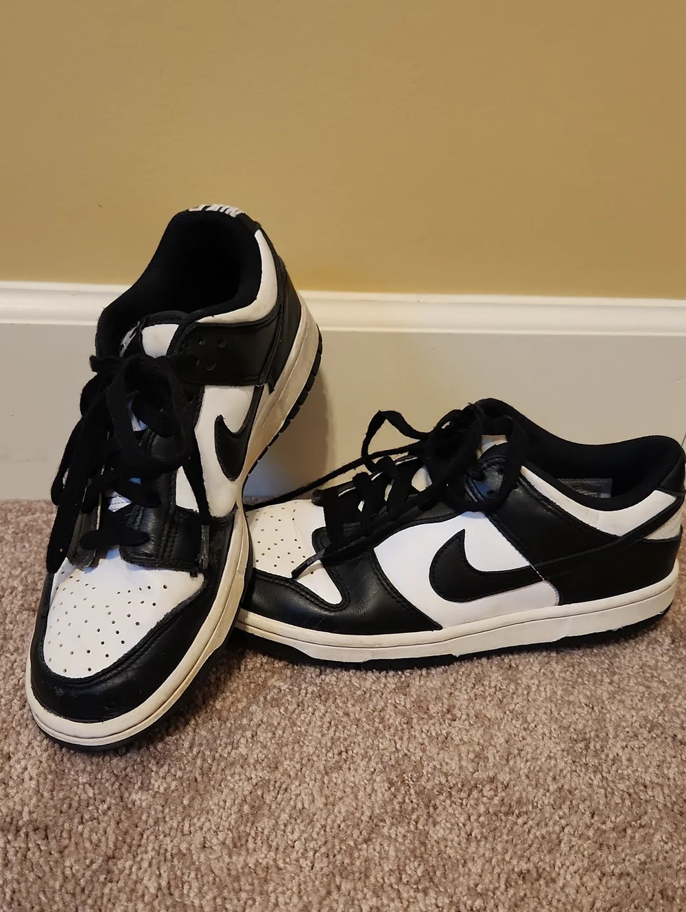 Nike Youth Black and White Low-Top Sneakers, 6.5Y